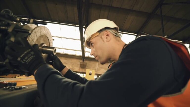 Estrategias Efectivas para el Mantenimiento Preventivo en Gr&uacute;as El&eacute;ctricas